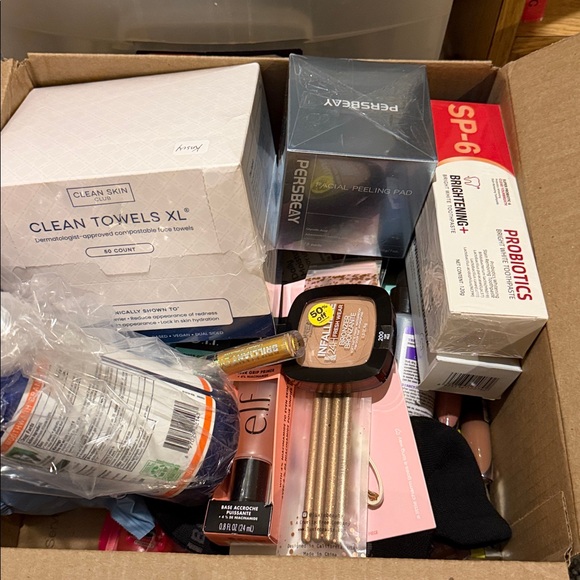 Random Beauty Bundle - Picture 5 of 5